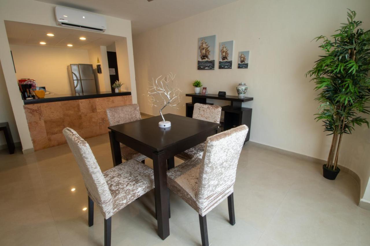Hotel Villas Segovia Playa Del Carmen Exteriör bild